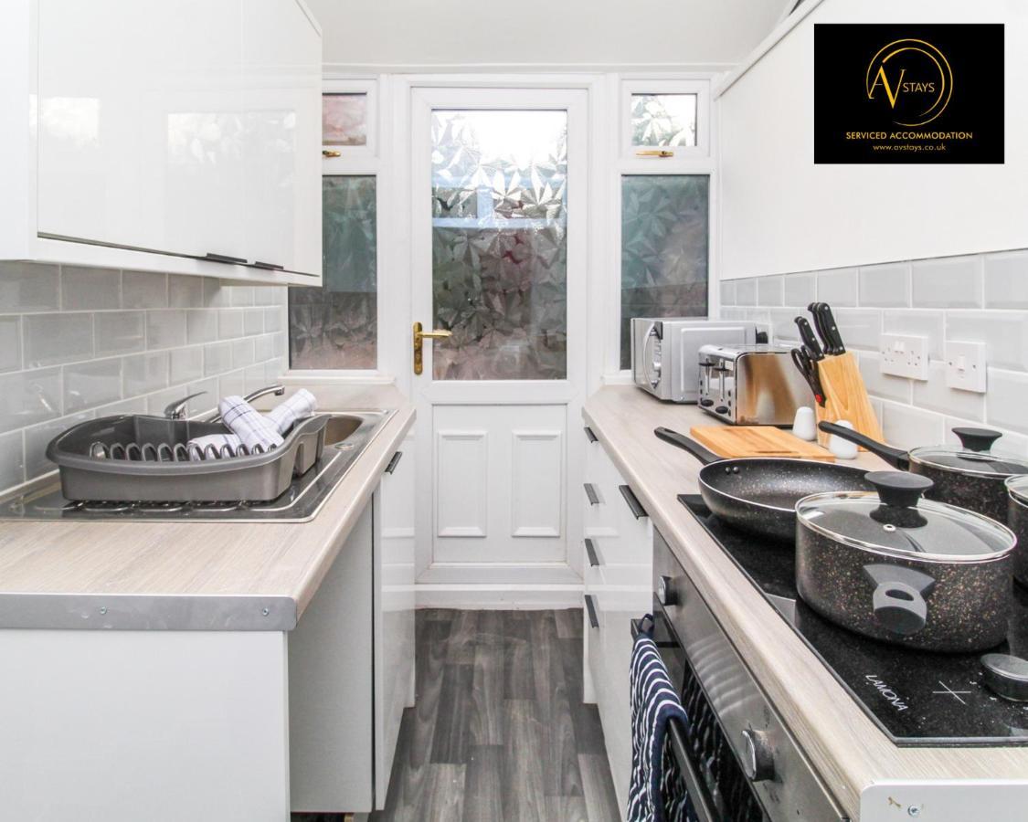 Modern House By Av Stays Short Lets & Serviced Accommodation St Helens St Helens  Eksteriør billede