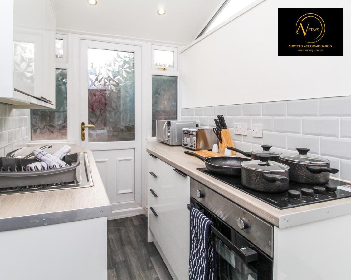 Modern House By Av Stays Short Lets & Serviced Accommodation St Helens St Helens  Eksteriør billede